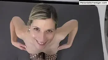 MELANIE SCHWEIGER Anal entjungfernd - Ihr 1. Analsex - Homemade