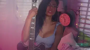 CANELA SKIN  CAME TO VISIT ME AND I TAKE HER PHOTOS.... THEN SHE OFFERED ME TO ... FUCK HER.. (first part video)