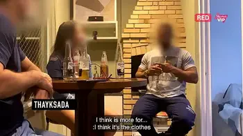 Esposa gostosa dando para um amigo dotado na frente do marido corno