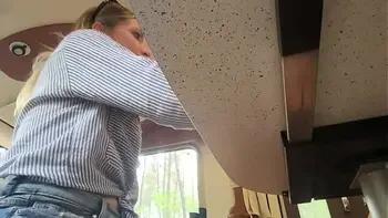 Je me fais défoncer le cul par un inconnu dans son camping car