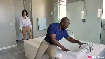 Joslyn James Busty Milf Gets Unexpected Deposit