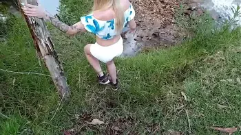 Pipe & Baise rapide au bord d'une cascade de Colombie lors d'une excurtion, on se fait presque surprendre !