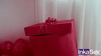 Jorgito el Guayaco debuta en el porno como cupido y folla con blanca tetona