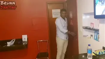 Maridão levou a Bruna pro motel, pra dar pra ele e para o cunhado dela. Cinegrafista quis participar e durou 30 segundos.