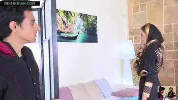 ईद के दिन अपने दोस्त की बीबी की बुर और दुबूर दोनों चोद डाला