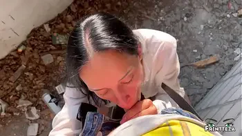 Quick Public Blowjob at a photo shoot with Cum in Mouth