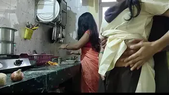 १८ साल की फूल जैसी लड़की को उसके हरामी जीजा ने अपने बीबी के सामने चोद चोद कर रुला दिया