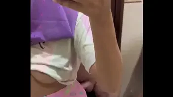 فضيحة شرموطة المحلة تتناك من محصل الكهربا بعد ما هاج عليها و البنطلون زانق على كسها طيزك ملبن ااه براحة طيب