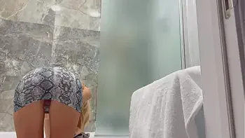 Fucked a tiny blonde who got an orgasm when she took off the shower