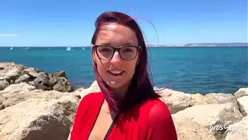 Léa, une marseillaise chaude qui aime les grosses bites