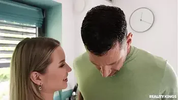 Step Daughter Makes Up For Mom's Bitchy Attitude / Reality Kings  / download full from rkfull.com/lik