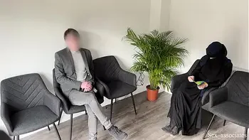 I pull out my dick in front of muslim girl in a Waiting Room and almost ended up in a prison