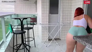 Contratei essa empregadas, ela veio com esse shorts socado para me provocar, olha o tamanho dessa bunda, fico louco