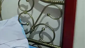 Una madura obesa quiere follarse a un universitario podría ser tu m........