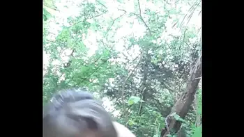 Esclave F s'éclate en forêt