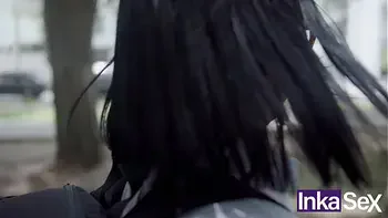 Tímida colegiala de 18 años culona no va a clases y es pillada por desconocido de verga enorme.