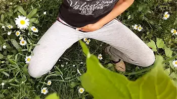 I spy on my neighbor masturbating in the daisies - Girls fly orgasm
