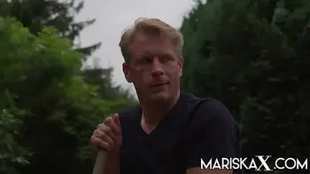 MARISKAX Busty Lucia Love screws the landscapers