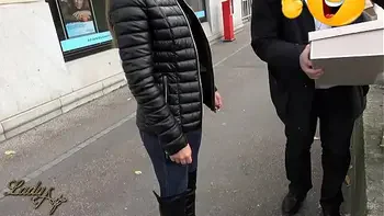 Geldherrin: Geldsklave übernimmt die Rechnungen