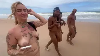 Fiz uma orgia na praia de nudismo com minhas amigas gostosas e ainda gravei
