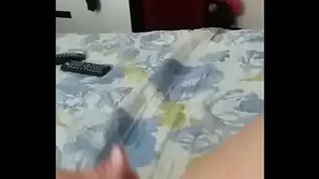 Moça se masturbando