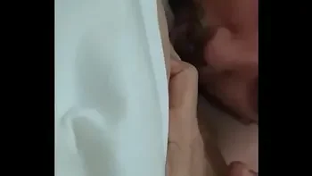 Vizinho dotado me fazendo gozar bem gostoso chupando meu grelinho!