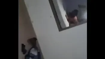 Por primera vez una verga diferente a la de mi marido entra en mi culo. Esposo cornudo graba mientras el uber le rompe el culo bien duro a su esposa. Ya quiero una DP anal.