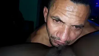 MATANDO A SAUDADES DE DA ESSE CUZINHO APERTADO PRO DOTADO MAX MARANHÃO ELES FODEM COM PRAZER E ESSA PRETA GOSTOSA GOZOU ENQUANTO ELE FUDIA O CUZINHO DELA