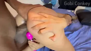 Sex machine casal de lesbicas fudendo com máquina de sexo e grande dildo