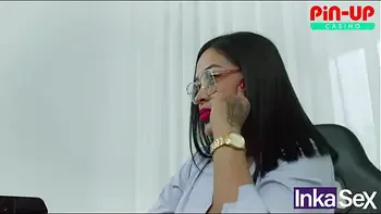 Me follo a mi secretaria Latina grandes tetas a cambio de un buen trabajo