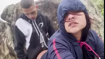 Novinha rabuda é pega no flagra na praia