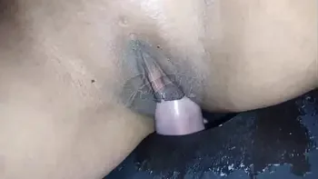 Fui no Gloryhole e dei gostoso para um desconhecido até sentir o pau dele pulsando dentro da minha buceta.