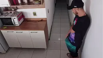 Trai meu marido transando com seu melhor amigo enquanto ele estava no banho, sexo arriscado.