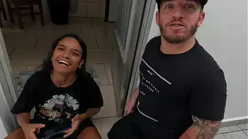 Pitoco chegou junto da ninfeta e quer meter o ferro - Jasmine Santanna