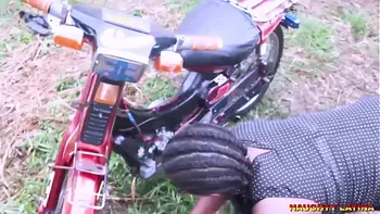 AFRICAN CHEATING HUNTER'S WIFE CAUGHT FUCKING A GHETTO PORNSTAR IN AN UNCOMPLETED HOUSE