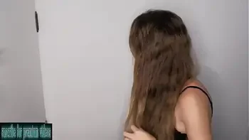 I give milk to my friend's hair so she can comb her hair