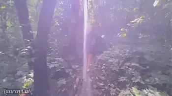 Sexo na natureza, foda na trilha da cachoeira (Completo no Sheer)