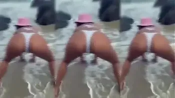 Entrei no banheiro masculino da balada e dei para quem entrava