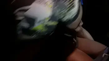 Chica del gimnasio me quita el condón y pide que me corra adentro