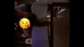 Masajista se aprovecha de rubia. Cámara escondida.