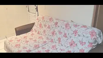 Maduro joga dominó com enteada e notou que ela estava sem calcinha!