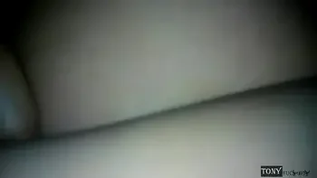 Comenzó gritando y terminó disfrutando.. El secreto es dejar que solita se lo meta y de Sentones cuando es su primera vez por el culo