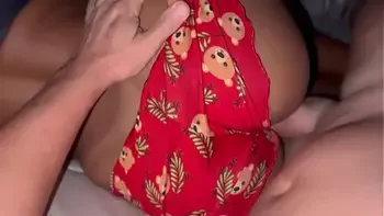 Esposa sedenta por pica vai pra cama com shortinho curto pra provocar o marido