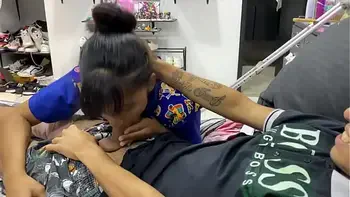 CONTRATO UNA ENFERMERA Y ELLA ME DA SU COÑO YB TETAS DELICIOSAS HASTA TRAGARSE MI LECHE