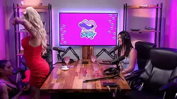 A Loirinha gostosa tirou a roupa no estúdio