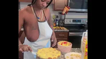 Making banana pudding