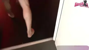 Deutsche blonde teen trifft User ohne kondom und bekommt creampie