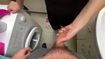 The taxi driver persuaded the client to fuck her instead of paying