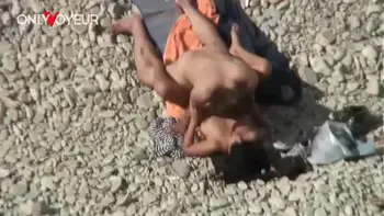 Beach Voyeur. Summer vacation on the sea shore going pretty well!