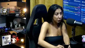 Ruan foi ver se a Renatinha Mello estava sem calcinha, que deliciosa, rolou muita química nesse episodio! - Podcast Pápum no Barraco!